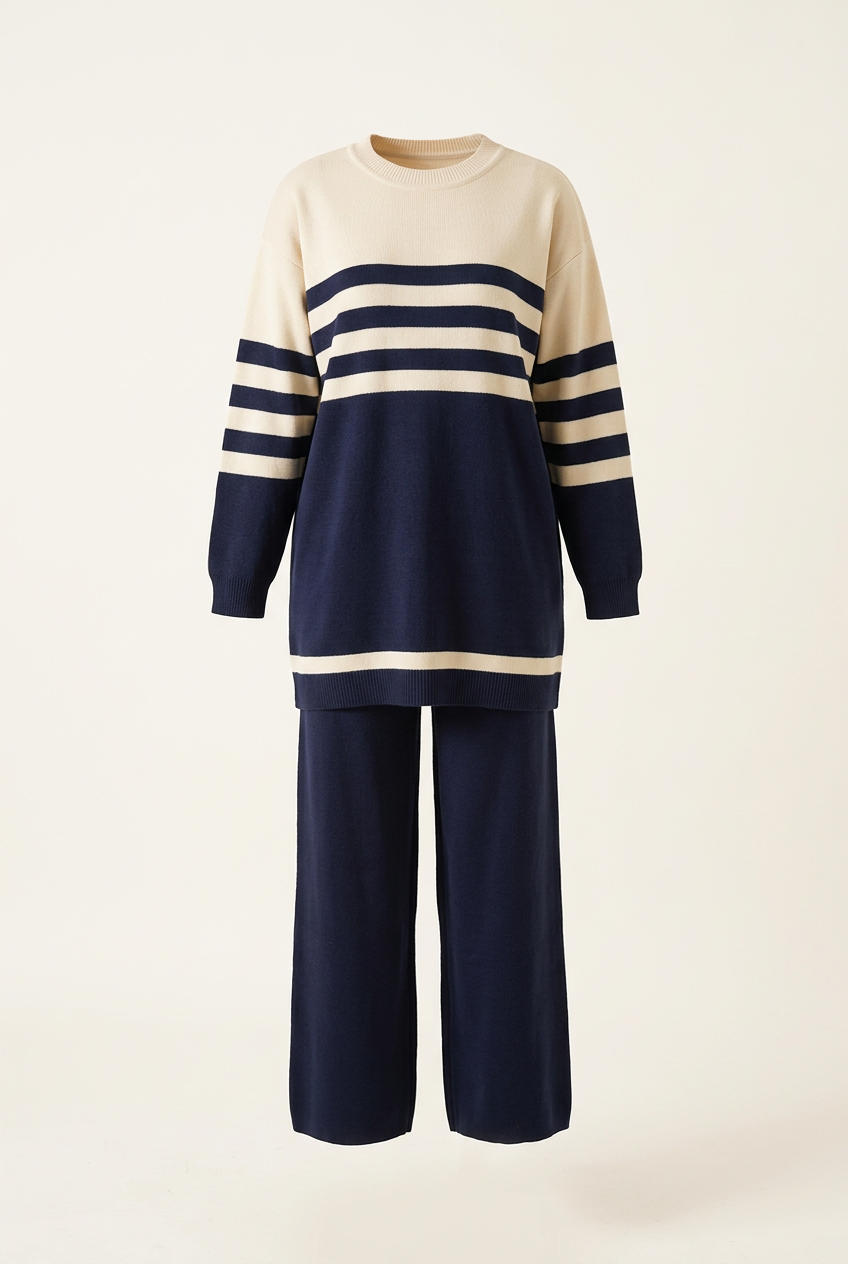 Ensemble deux pièces bleu marine et écru, tunique rayée et pantalon large